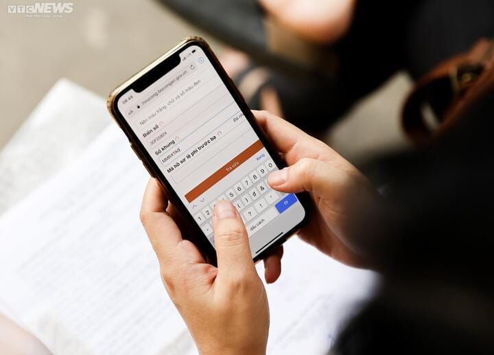 Người đang sử dụng xe có thể làm thủ tục thu hồi hồ sơ xe trực tuyến trên cổng dịch vụ công, giúp giải quyết vấn đề xe mất giấy tờ một cách tiện lợi.