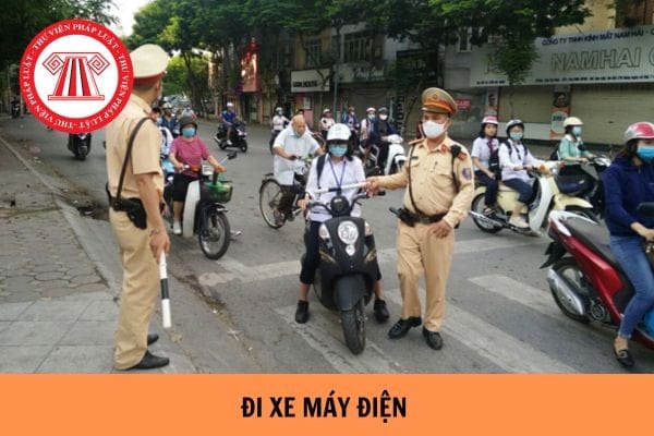 Người điều khiển xe máy điện cần tuân thủ quy định về độ tuổi