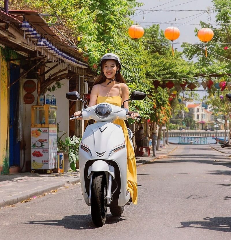 Người điều khiển xe máy điện Feliz S phải có giấy phép lái xe A1