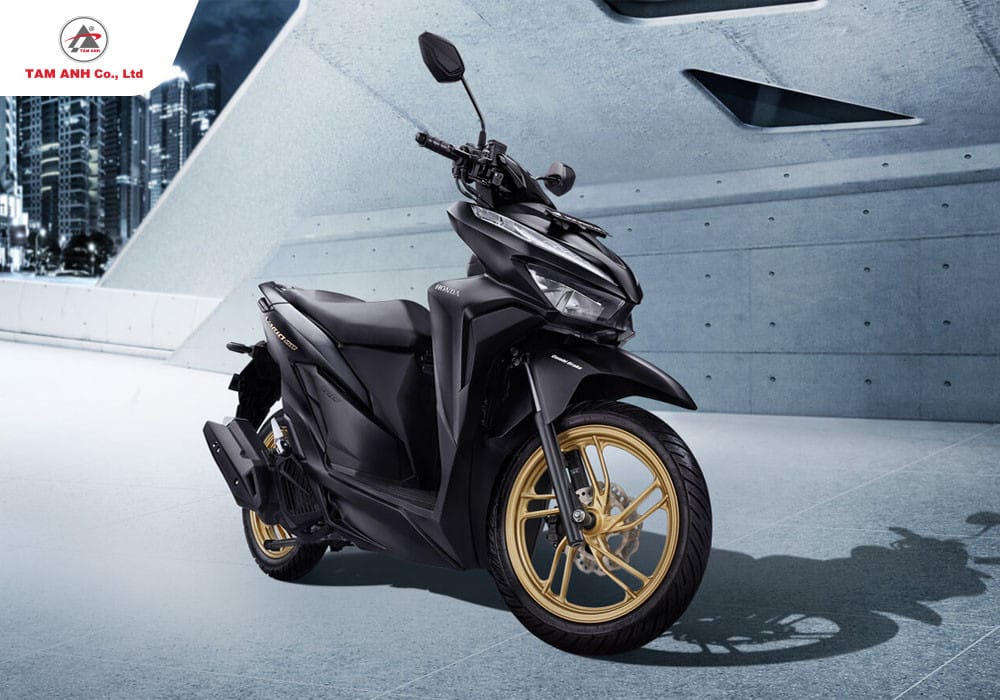 Người lái khởi động xe Honda Vario 150 đúng cách để tối ưu hiệu suất và tiết kiệm nhiên liệu.
