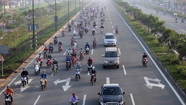 Người lái ô tô và xe máy hiểu rõ quy định làn đường để tránh lỗi lấn làn và đảm bảo an toàn giao thông
