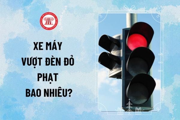 Người lái xe máy chuẩn bị vượt đèn đỏ tại giao lộ có đèn tín hiệu giao thông, minh họa nguy cơ và mức phạt liên quan đến hành vi vi phạm.
