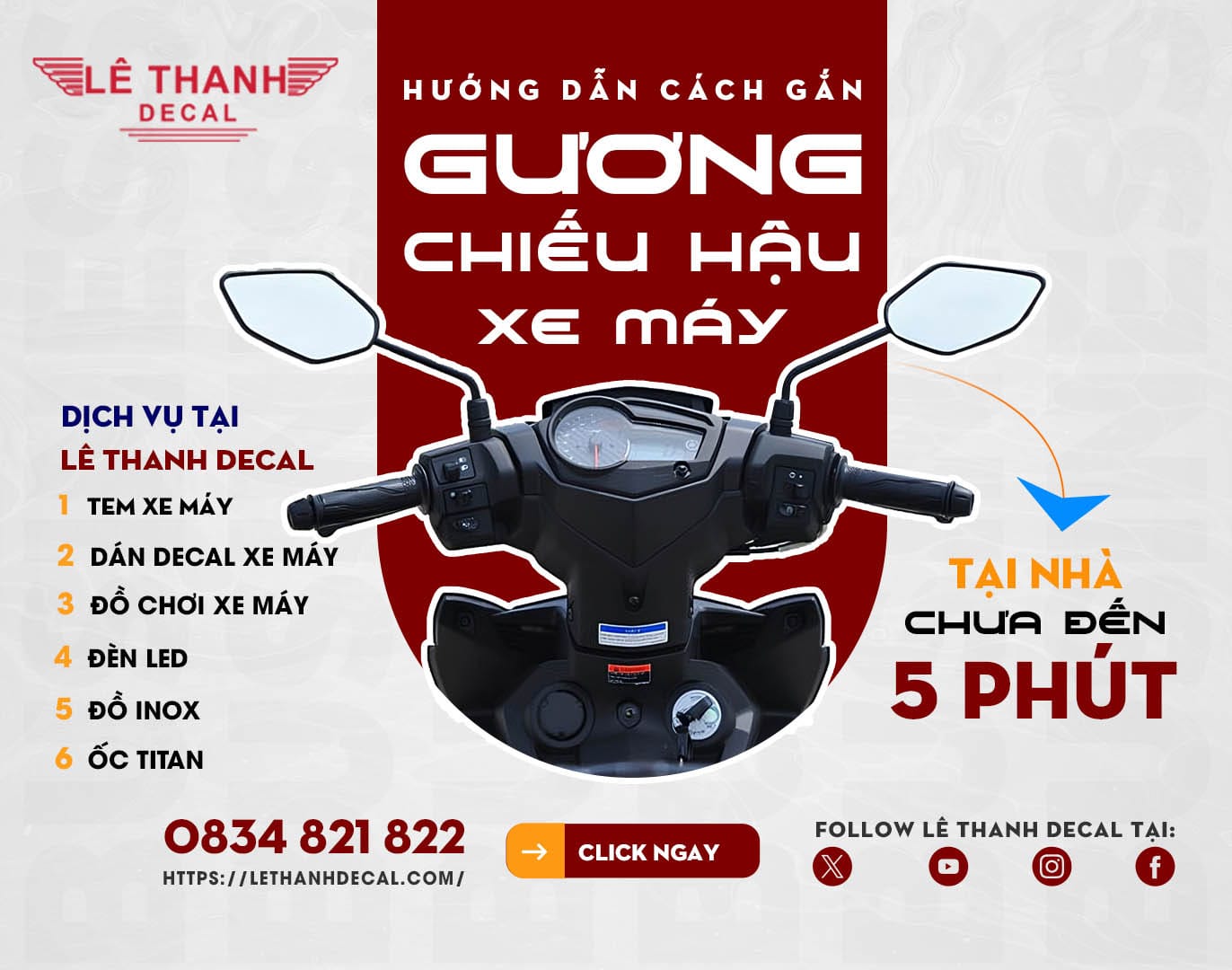 Người lái xe máy đang quan sát qua gương chiếu hậu, thể hiện tầm quan trọng của việc có gương