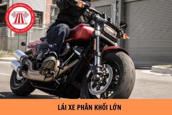 Người lái xe mô tô phân khối lớn và giấy phép A2