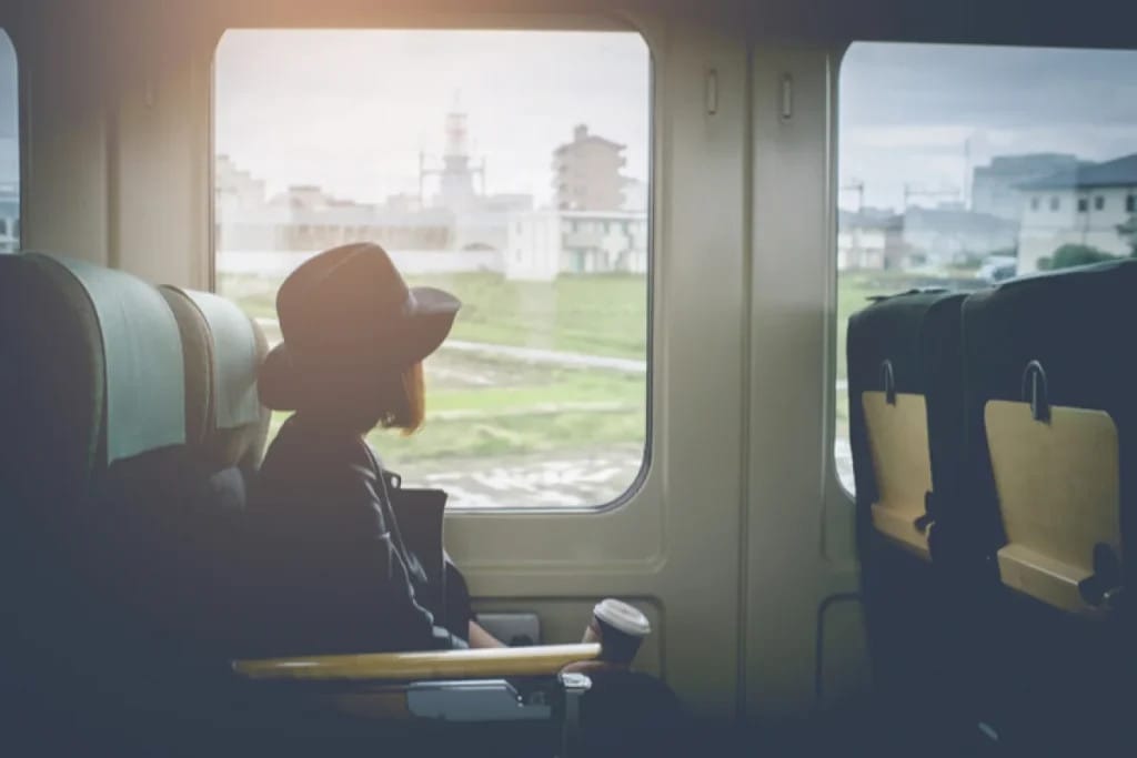 Nhìn ra xa chân trời giúp giảm cảm giác say xe khi di chuyển.