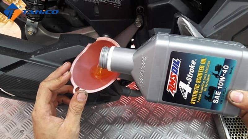 Nhớt Amsoil 10W40 Scooter 4 Stroke 946ml