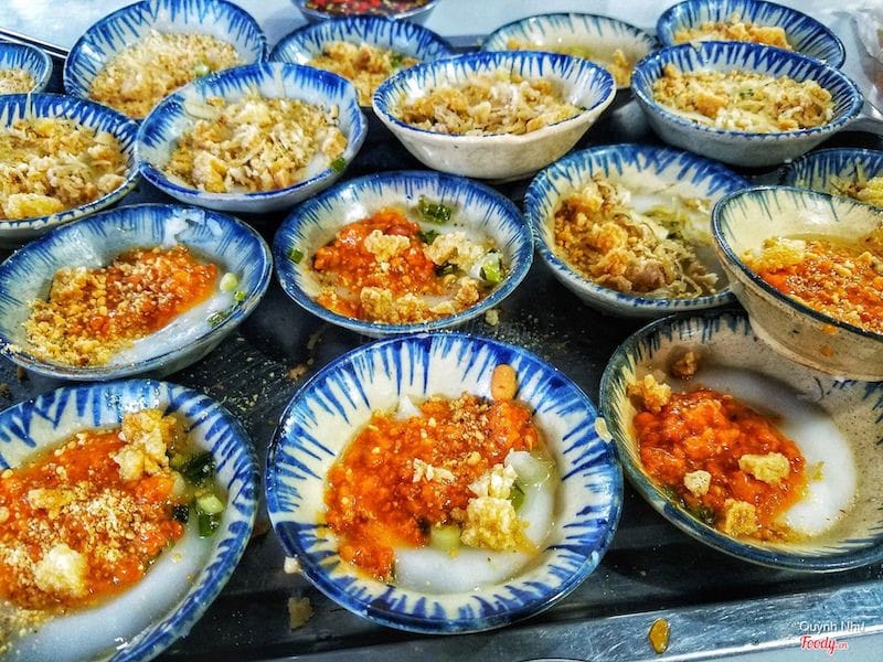 Những chén bánh bèo truyền thống tại Bánh Bèo Chén Bà Bảy, một quán ăn ngon Bình Dương