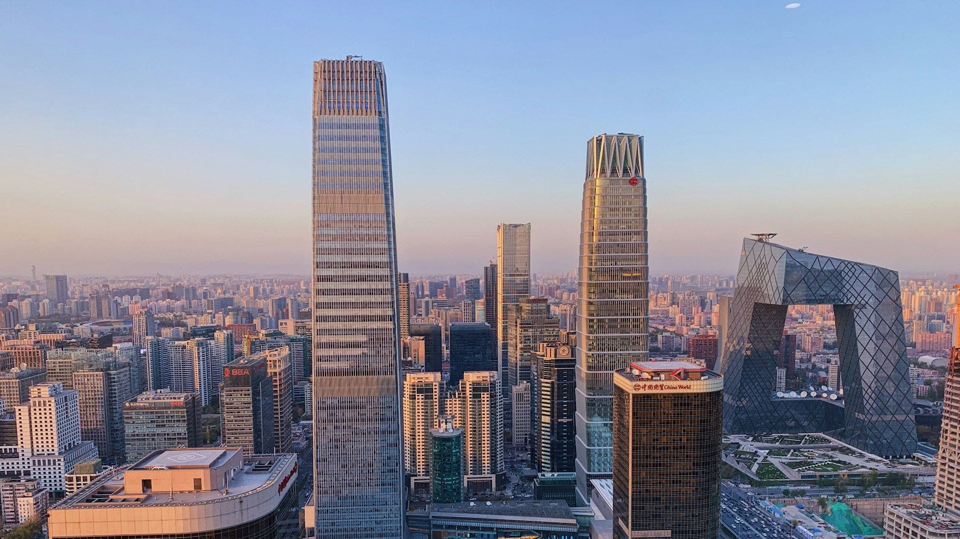 Những tòa nhà chọc trời và đường phố hiện đại tại quận Triều Dương, Beijing