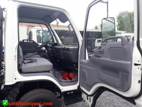 nội thất bên trong xe tải isuzu 2.4 tấn cũ QKR77H