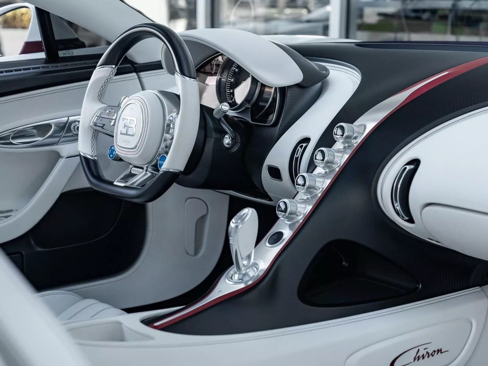 Nội thất Bugatti Chiron bọc da trắng, Bugatti Chiron giá bao nhiêu hấp dẫn