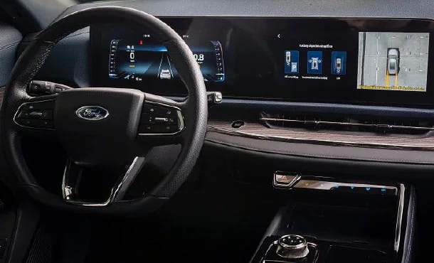 Nội thất Ford Territory với màn hình kép