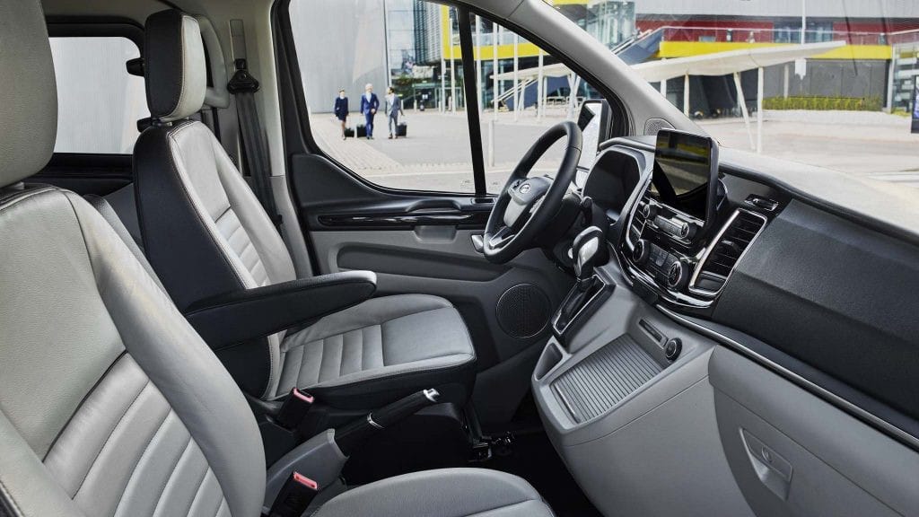 Nội thất Ford Tourneo với thiết kế hiện đại và chất liệu cao cấp