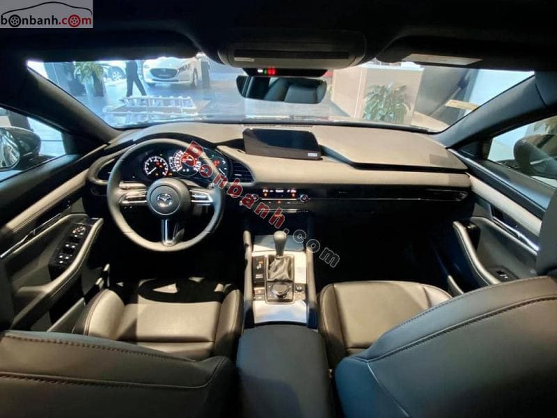 Nội thất khoang lái Mazda 3 Sedan với màn hình trung tâm