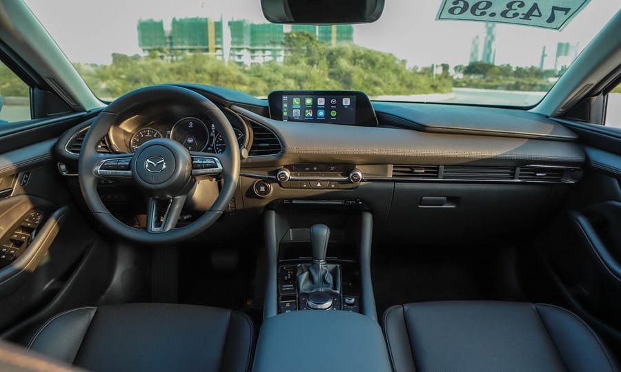 Nội thất Mazda 3 với ghế da đen