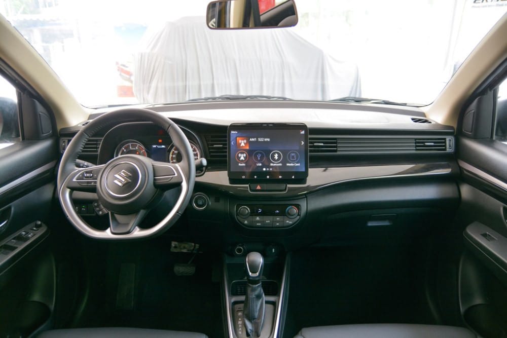 Nội thất rộng rãi với các hàng ghế thoải mái của Suzuki XL7