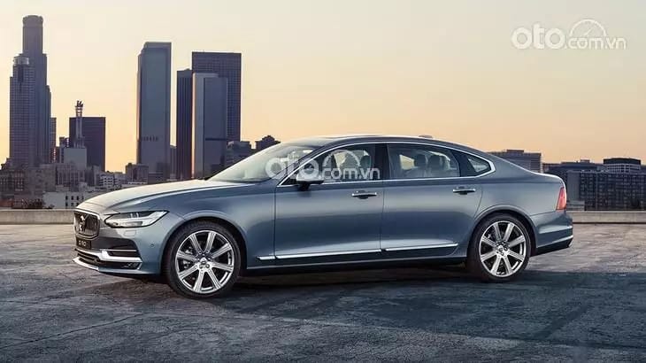 Nội thất sang trọng của Volvo S90 với màn hình cảm ứng trung tâm và các chi tiết gỗ