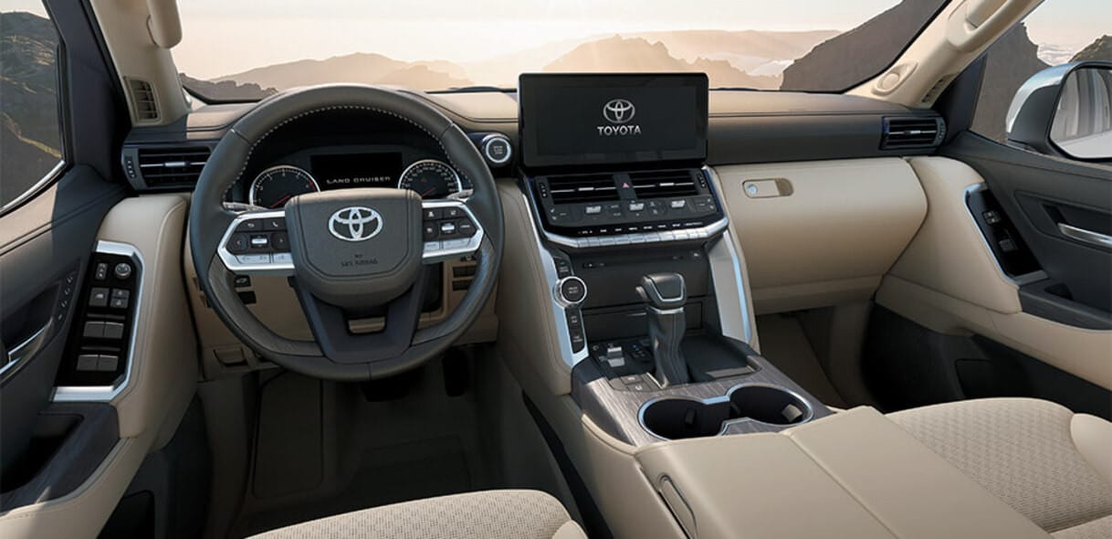 Nội thất sang trọng và rộng rãi của xe Toyota Land Cruiser 7 chỗ với các chi tiết cao cấp