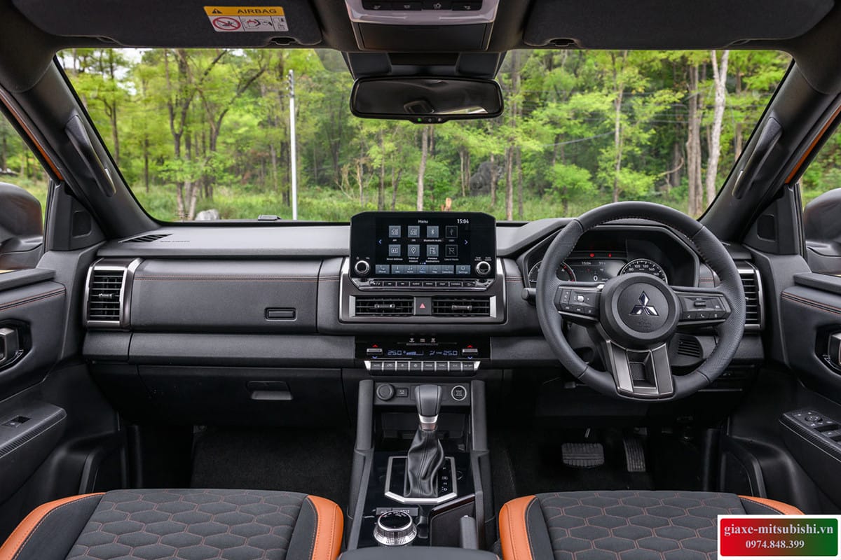 Nội thất sang trọng và tiện nghi của Mitsubishi Triton 2025