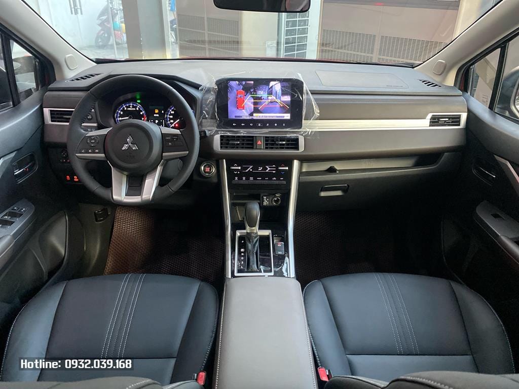 Nội thất sang trọng với ghế da và màn hình giải trí của Mitsubishi Xpander AT Premium, xem xét giá xe Mitsubishi Xpander