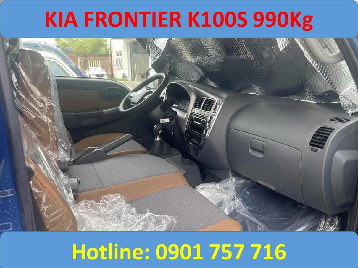 Nội thất tiện nghi của xe tải Kia K100S 990kg thùng mui bạt