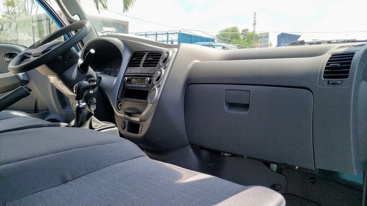 Nội thất tiện nghi và rộng rãi của xe tải Kia 1 tấn 4 giá bao nhiêu