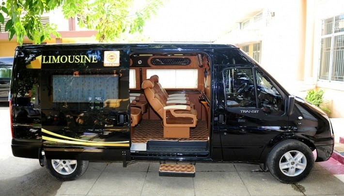 Nội thất tiện nghi và sang trọng bên trong xe limousine Hoa Mai Sài Gòn Vũng Tàu
