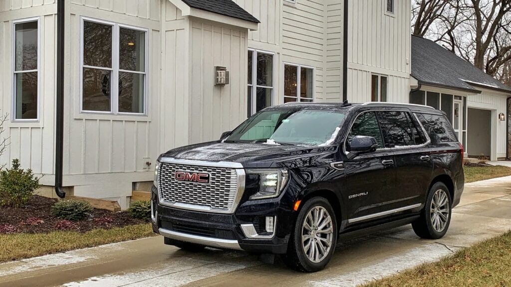 Nội thất xe 9 chỗ GMC Yukon 2021 với công nghệ hiện đại