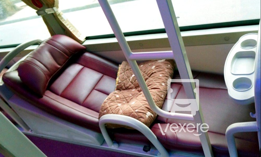 Nội thất xe giường nằm nhà xe Lộc Thủy tiện nghi