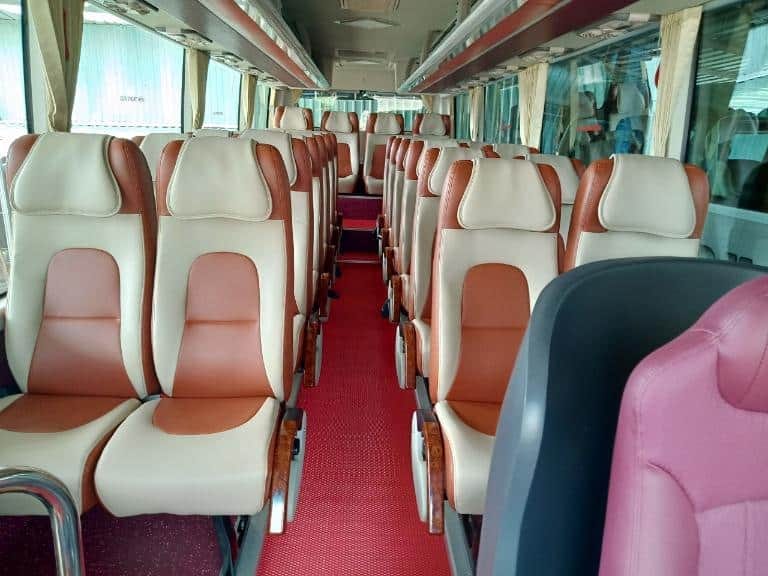 Nội thất xe khách Chín Tèo Bù Gia Mập được bảo dưỡng, sạch sẽ, đảm bảo tiện nghi cho hành khách