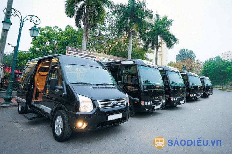 Nội thất xe limousine 9 chỗ hiện đại
