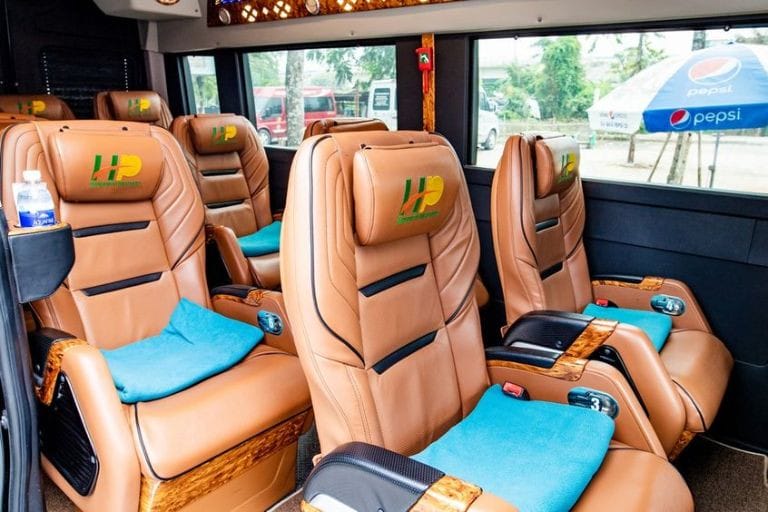 Nội thất xe limousine Nhật Hồng sang trọng, đầy đủ tiện nghi, tối ưu trải nghiệm chuyến đi Móng Cái Hà Nội