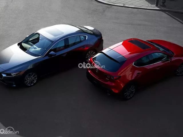 Nội thất xe Mazda 3 2019 cũ với ghế da và bảng điều khiển trung tâm.