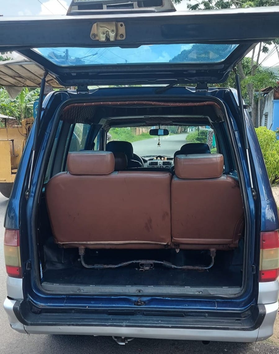 Nội thất xe Mitsubishi Jolie cũ rộng rãi, tiện nghi cơ bản