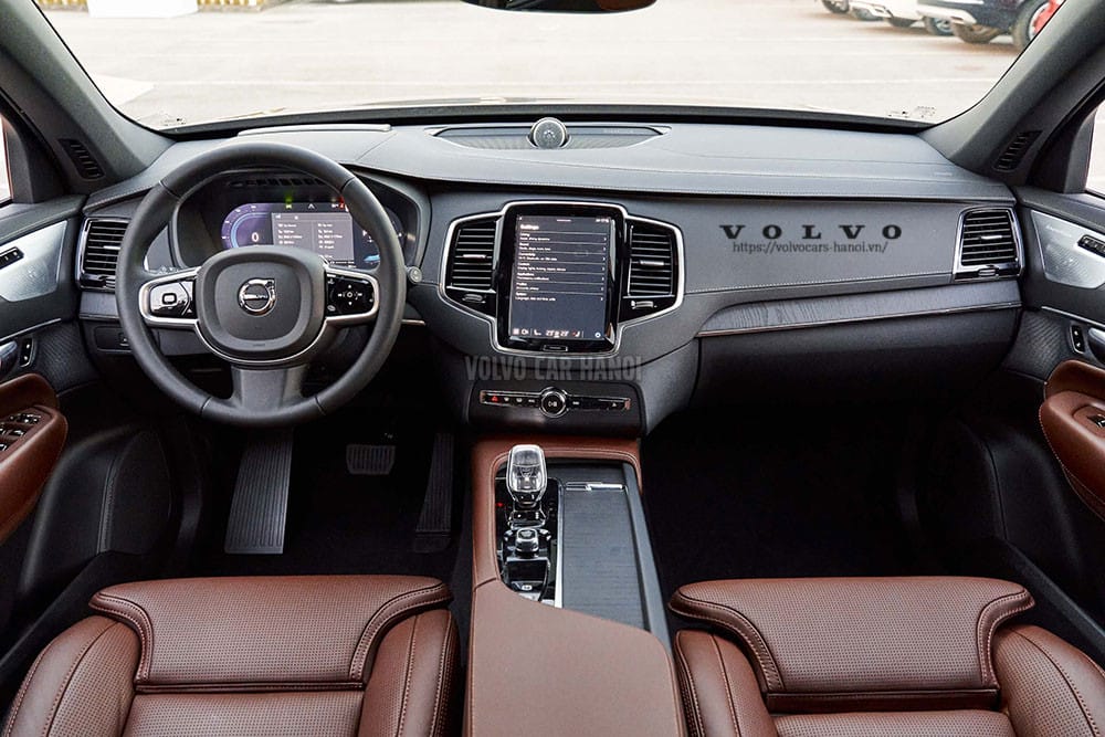 Nội thất xe Volvo 7 chỗ XC90 với thiết kế Scandinavia tinh tế, vật liệu cao cấp và không gian rộng rãi.