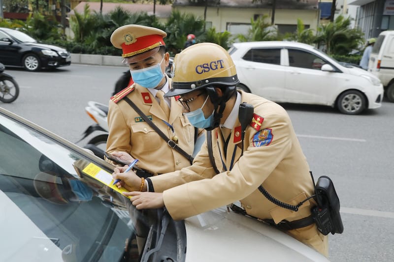 Nộp phạt nguội trực tiếp cho CSGT