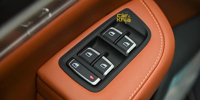 Nút điều khiển và các tiện ích nhỏ trong khu vực trung tâm của VF9