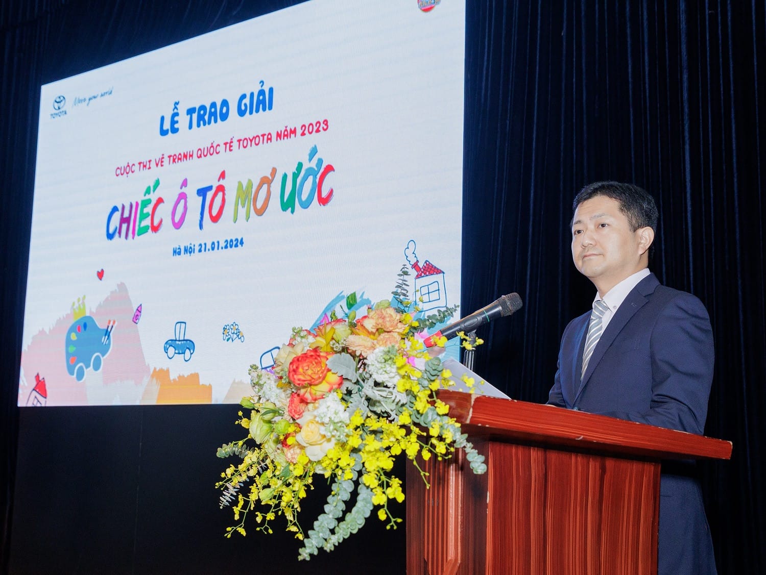 Ông Kei Nishikawa, Trưởng khối Hành chính Toyota Việt Nam, phát biểu về ý nghĩa của cuộc thi vẽ tranh Toyota