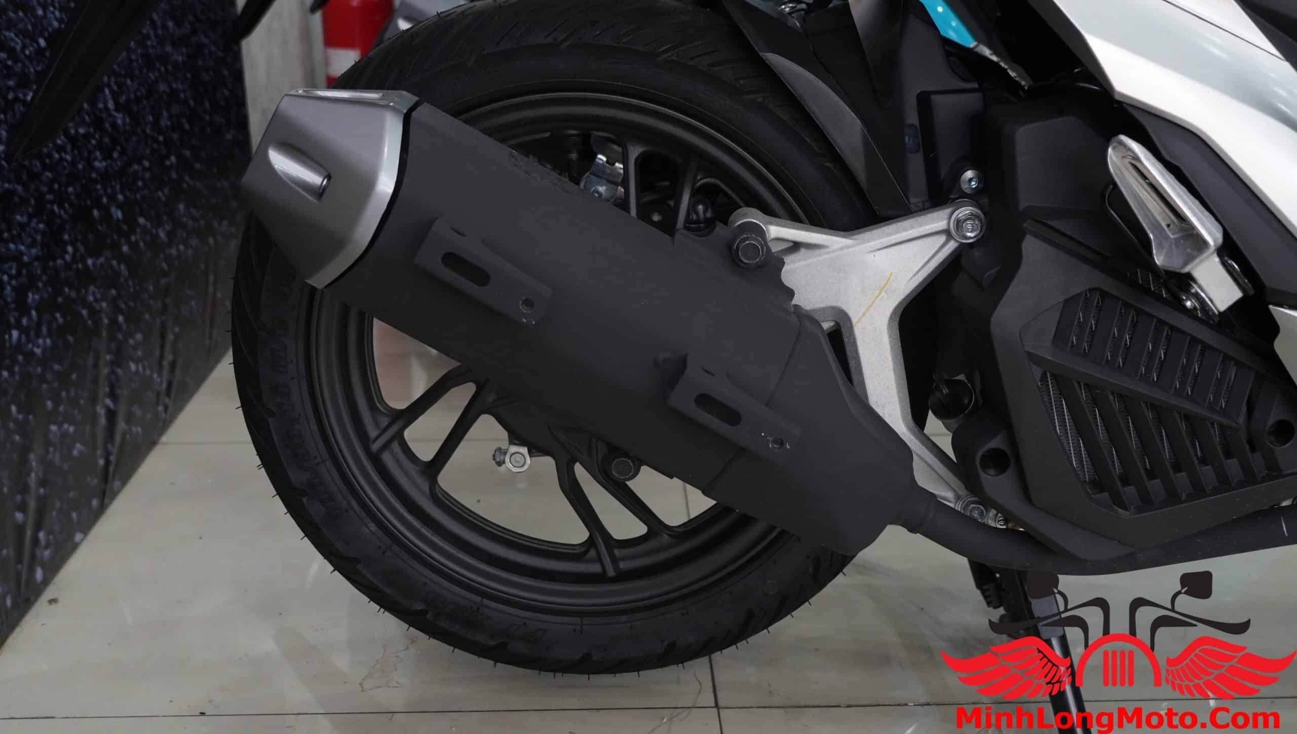 Ống xả thiết kế mới dạng trụ lục giác của Vario 150 2022