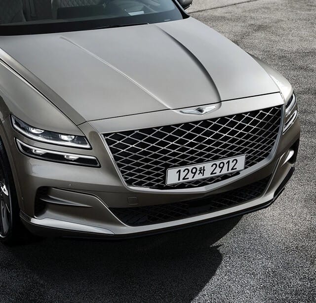 Phần đầu xe Genesis GV80 với lưới tản nhiệt đặc trưng