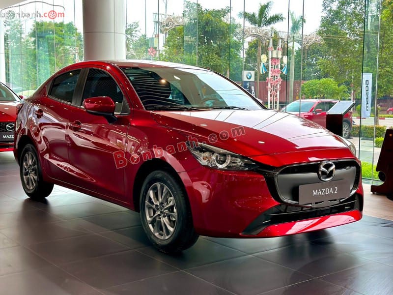 Phần đầu xe Mazda 2 2025 với lưới tản nhiệt mới