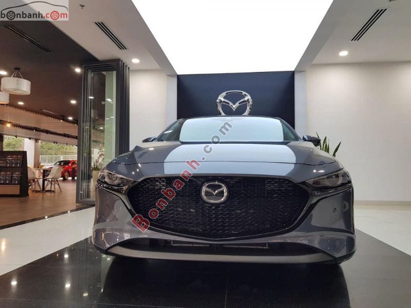 Phần đầu xe Mazda 3 Sport Hatchback với lưới tản nhiệt thể thao