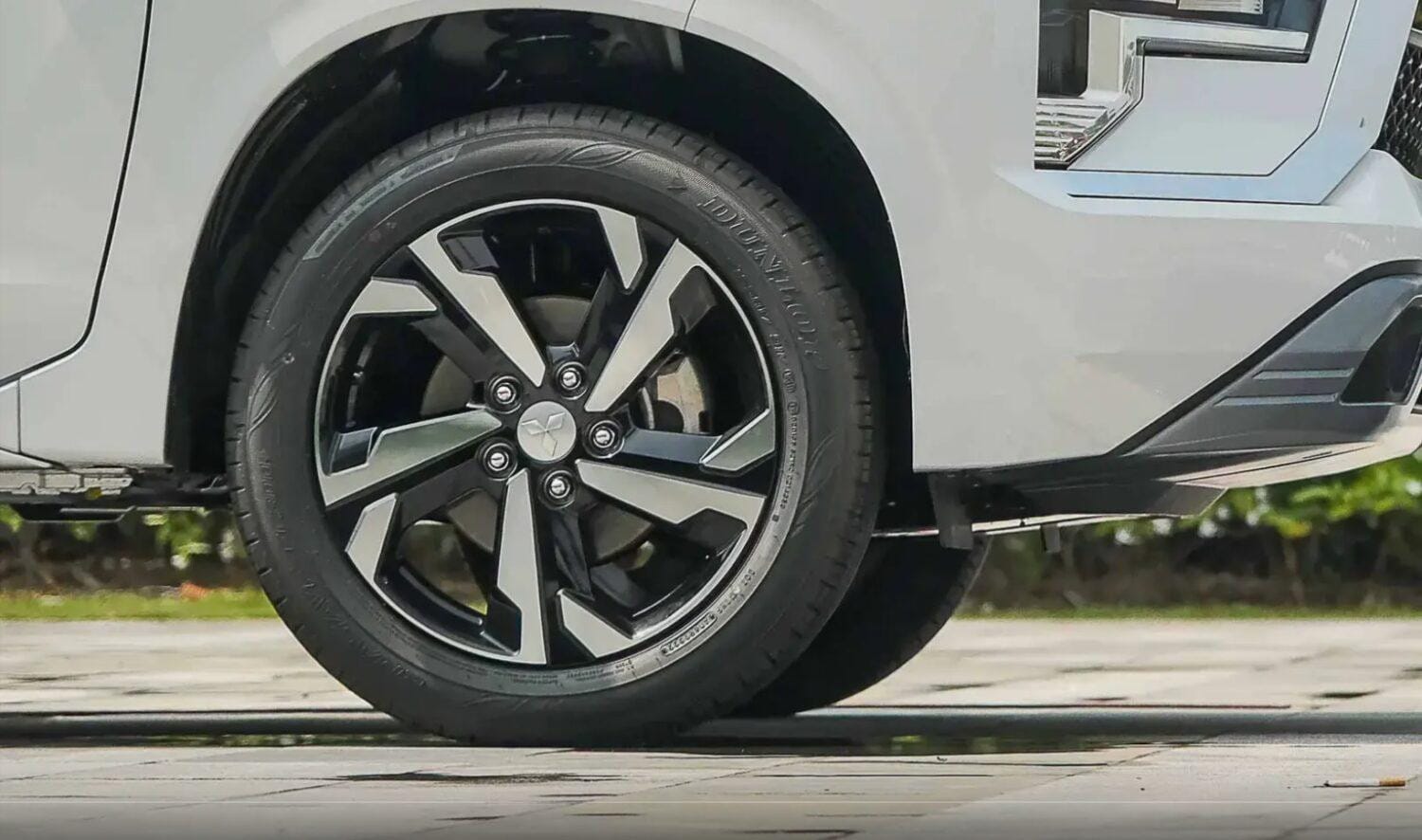 Phần thân xe và lazang của Xpander cũ trả góp