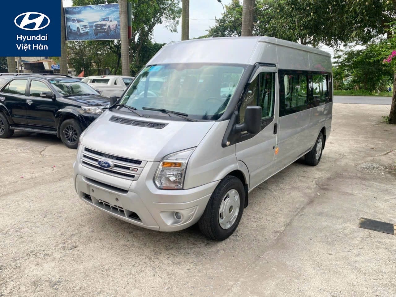 Phân tích Ford Transit Van cũ cho vận tải hàng hóa