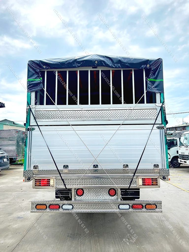 Phía sau thùng mui bạt bửng nhôm 7 tấn với bản vẽ thiết kế