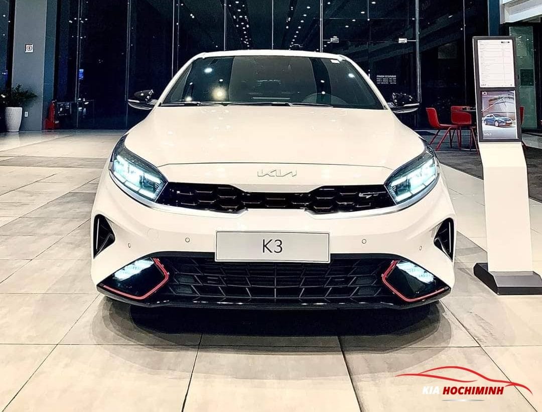 Phiên bản Kia K3 mới màu trắng tinh tế