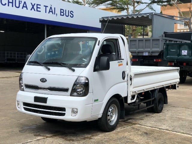 Phiên bản xe tải Kia K200 thùng lửng trắng tiện dụng