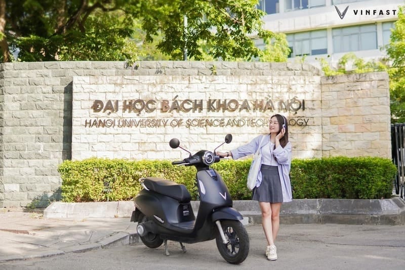 Phong cách xe máy màu đen cho người mệnh Kim thể hiện sự tự tin, cuốn hút