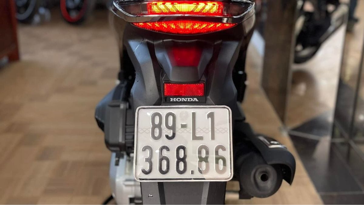 Phương tiện xe máy với biển số 89 trên đường phố Hưng Yên