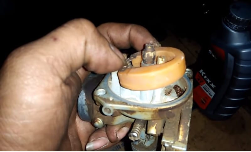 Pontu và cối xe bị mòn gây rò rỉ nhiên liệu