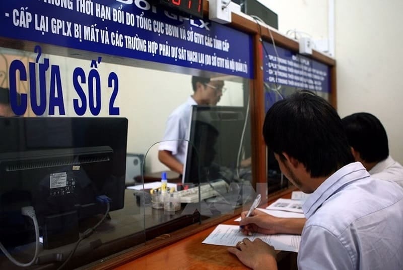 Quy trình chi tiết các bước để cấp lại hồ sơ gốc bằng lái xe máy bị mất.